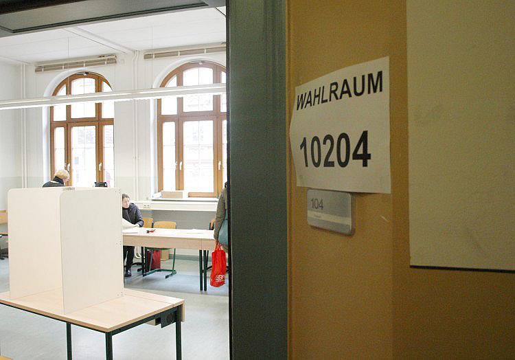 Der Parteien- und Wahlforscher Constantin Wurthmann hat die Forderung nach einer Senkung der Fünf-Prozent-Hürde bei Wahlen kritisiert.