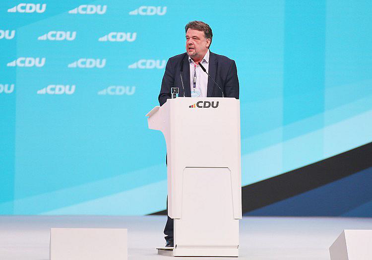Der Chef des CDU-Sozialflügels, Dennis Radtke, unterstützt den Widerstand der CDU-Ministerpräsidenten aus dem Osten gegen Teile der geplanten Rentenreform.