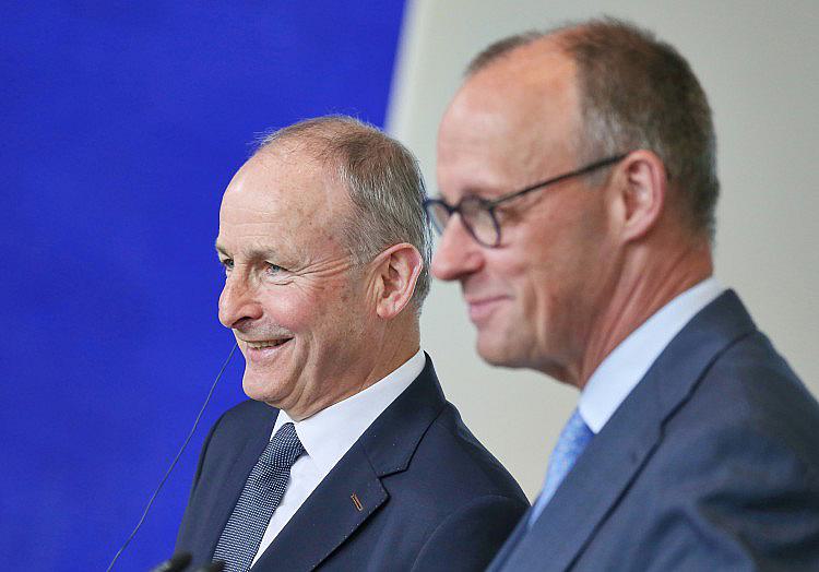 Bundeskanzler Friedrich Merz (CDU) hat bei seinem Besuch in Dublin erneut deutliche Kürzungen am geplanten Mehrjährigen Finanzrahmen (MFR) der Europäischen Union gefordert.
