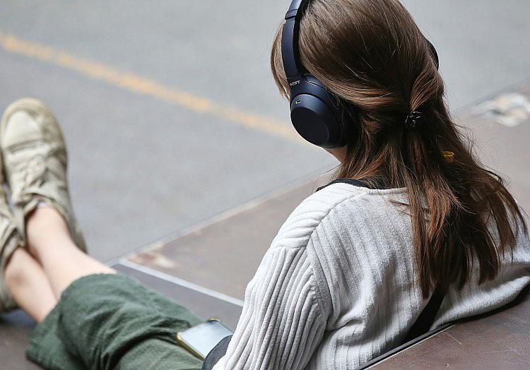 Die SPD hat das Urteil des Landgerichts München I im Verfahren um KI-Musik begrüßt. "Das Urteil ist ein wichtiges Signal für Kreative und für einen fairen digitalen Markt", teilten die SPD-Abgeordneten Martin Rabanus und Helge Lindh am Freitag mit.