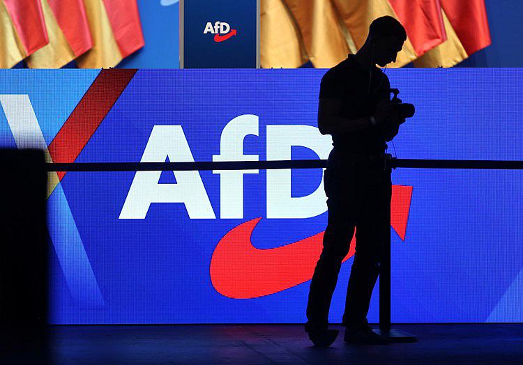 Verteidigungsminister Boris Pistorius (SPD) soll sich intern dafür ausgesprochen haben, zeitnah ein Verbotsverfahren gegen die AfD anzustoßen.