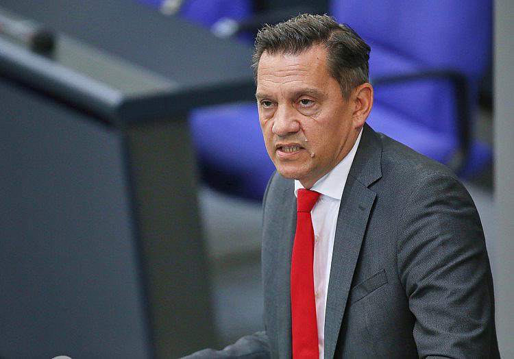 Der parlamentarische Geschäftsführer der SPD-Fraktion, Johannes Fechner, weist mögliche Überlegungen zu einer Senkung der Fünf-Prozent-Hürde bei Wahlen zurück.