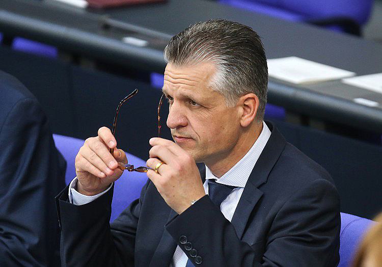 Thorsten Frei (CDU) ist neuer Chef der Unionsfraktion im Bundestag. Nach Informationen der dts Nachrichtenagentur bekam er in der Sondersitzung der Fraktion am Mittwoch laut Teilnehmern eine Zustimmung von 91,9 Prozent.