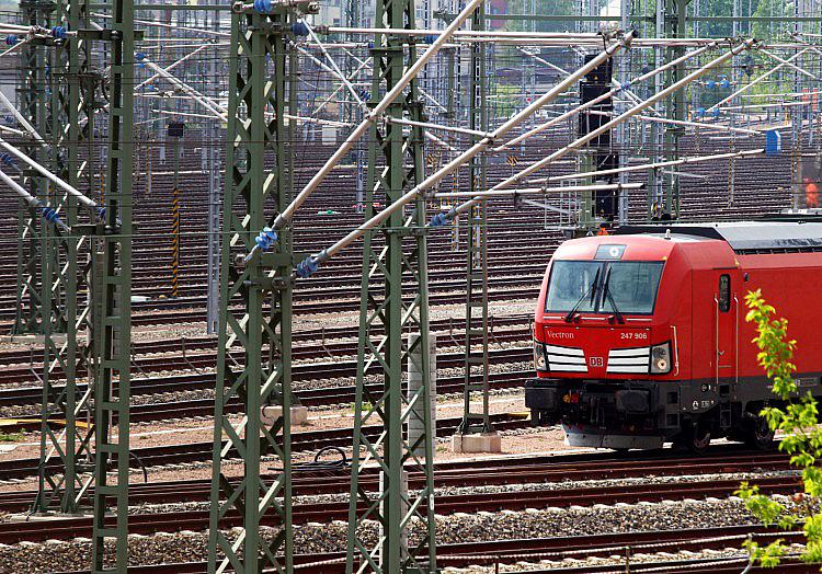 Die Deutsche Bahn hat im ersten Halbjahr 2026 erstmals seit sieben Jahren wieder einen Gewinn im Kernbereich erzielt.