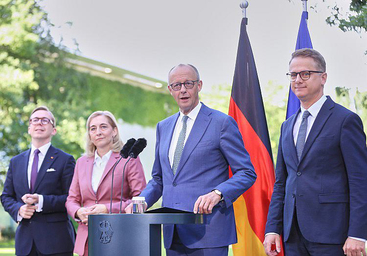 Der ehemalige Chefjurist im Bundespräsidialamt, Stefan Pieper, hat verfassungsrechtliche Bedenken am geplanten Ablauf der von Bundeskanzler Friedrich Merz (CDU) angekündigten Kabinettsumbildung geäußert.