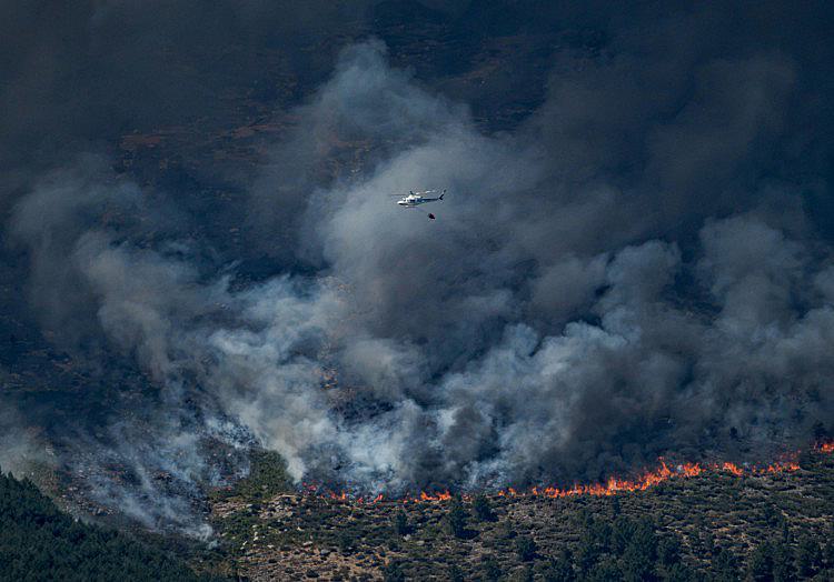 Verheerende Waldbrände haben in Frankreich und Spanien zur Evakuierung von mindestens 260.000 Menschen geführt.