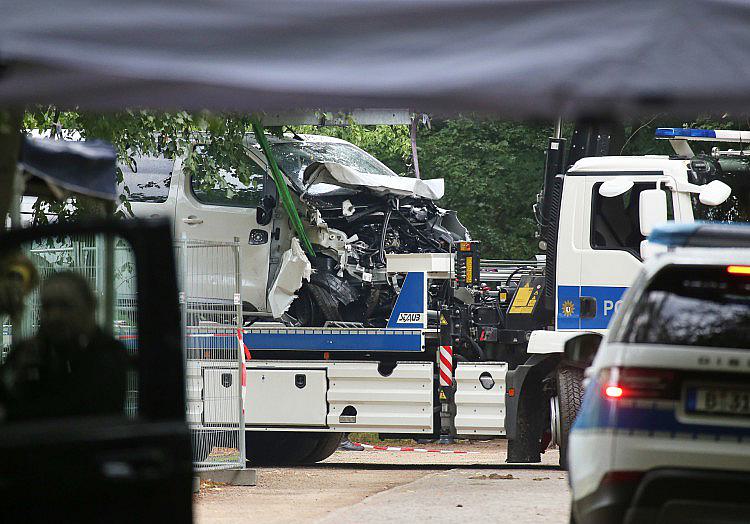 Nach der Todesfahrt beim Berliner CSD ist der mutmaßliche Täter Berichten zufolge von der Polizei erschossen worden.
