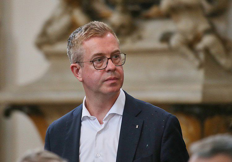 Der CDU-Spitzenkandidat für die Wahl zum Berliner Abgeordnetenhaus, Stefan Evers, wirft der Berliner Linken nach einem Post des Neuköllner Bezirksverbands zum CSD-Anschlag "Realitätsverweigerung" im Umgang mit Islamismus vor.