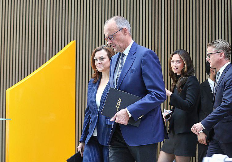 Die neue CDU-Generalsekretärin Franziska Hoppermann sieht im Fall eines schlechten Abschneidens der CDU bei den Landtagswahlen im Herbst angeblich keine Gefahr für die Kanzlerschaft von Friedrich Merz (CDU).
