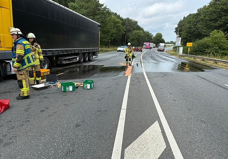 Auf der Cherbourger Straße in Bremerhaven hat sich am Freitagmittag ein Verkehrsunfall zwischen einem PKW und einem LKW ereignet.