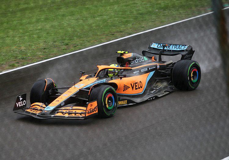 Lando Norris hat sich beim Großen Preis von Ungarn den Sieg gesichert und auch McLaren damit den ersten Triumph der Saison 2026 beschert.
