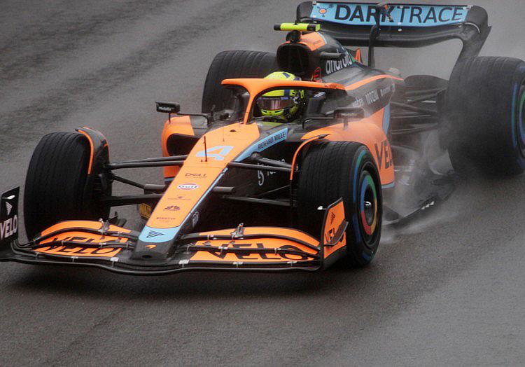 Lando Norris hat sich in einem spannenden Qualifying in Budapest die Pole-Position gesichert. Der McLaren-Pilot setzte sich mit einer Zeit von 1:17.207 knapp gegen Lewis Hamilton durch, der mit einem Rückstand von nur 0,012 Sekunden auf Platz zwei landete.