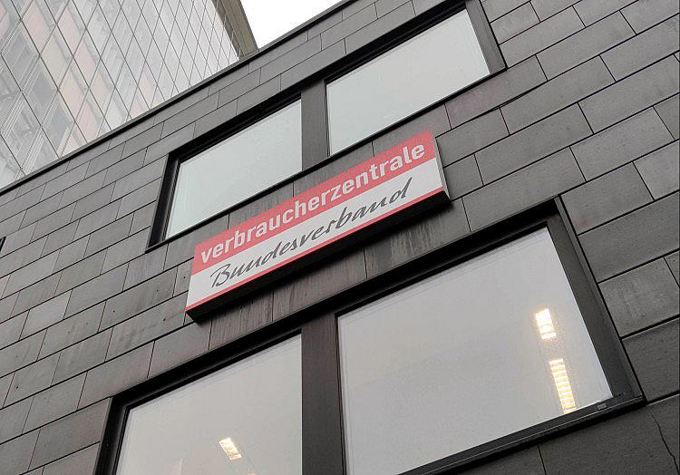 Angesichts mutmaßlich verzockter Millionen an Beitragsgeldern hat der Verbraucherzentrale Bundesverband riskante Finanzgeschäfte der gesetzlichen Krankenkassen scharf verurteilt.
