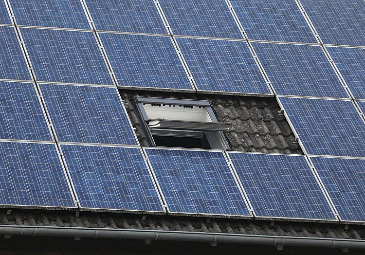 Nach der Einigung von Wirtschaftsministerin Katherina Reiche (CDU) Umweltminister Carsten Schneider (SPD) hat das Bundeskabinett am Mittwoch eine Reform des Erneuerbare-Energien-Gesetzes und ein sogenanntes "Netzpaket" verabschiedet.