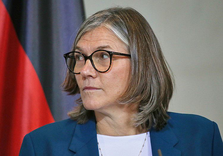 Die IG-Metall-Vorsitzende Christiane Benner schließt für die kommende Tarifrunde im Herbst eine Nullrunde aus.