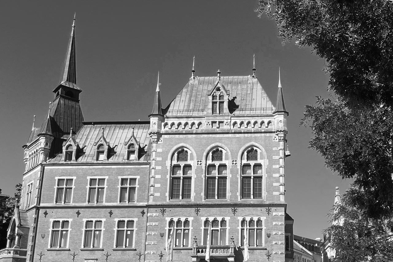 Das Oldenburger Rathaus: Ab 1933 amtierte Dr. Heinrich Karl Paul Rabeling als Oberbürgermeister. Im gleichen Jahr trat er in die NSDAP ein.