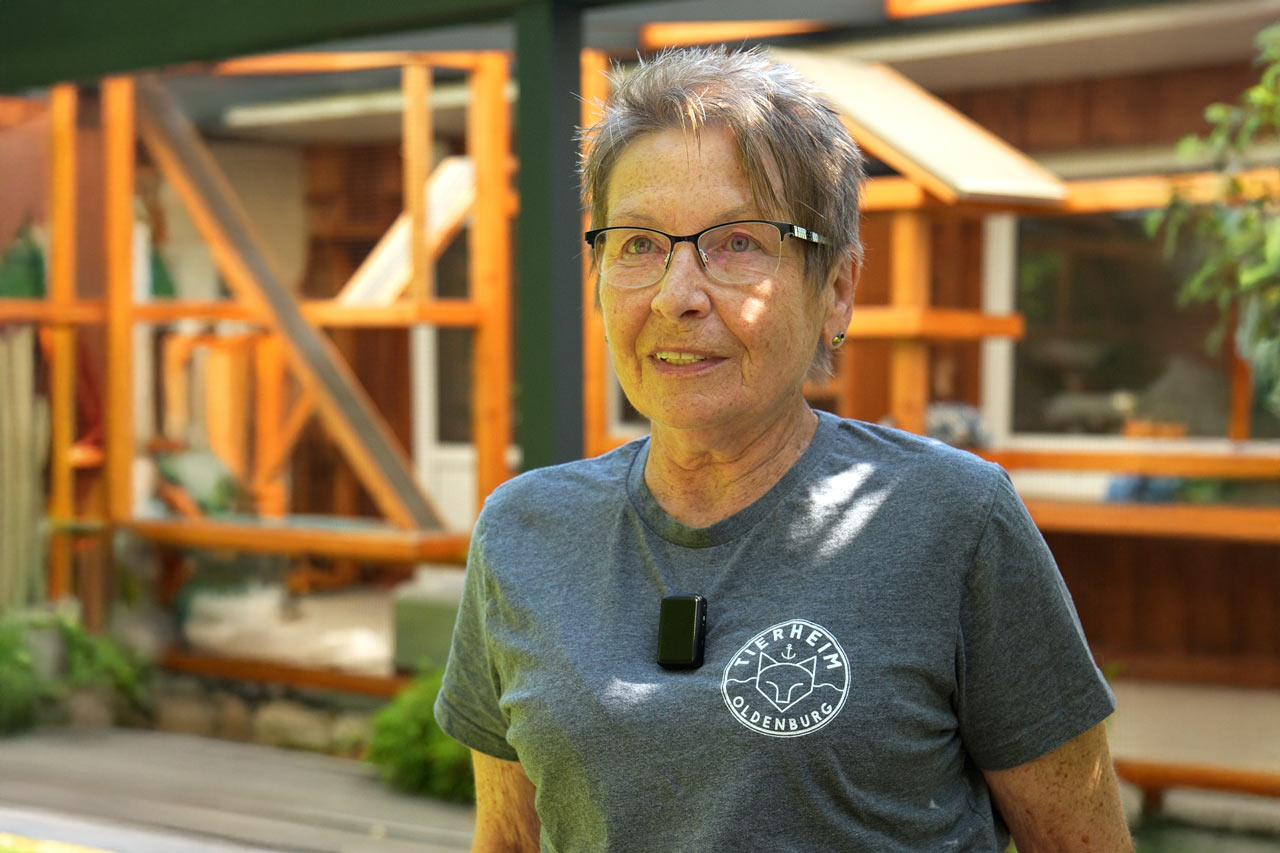 Uschi Holz hilf seit Jahrzehnten im Oldenburger Tierheim.