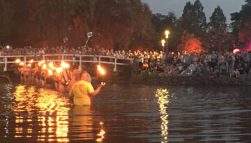 zwiscenahn-lichternacht-fackelschwimmen