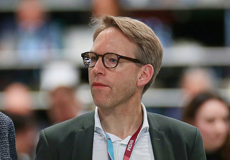 Nach dem Drohnen-Vorfall am Flughafen Leipzig hat der Vorsitzende des Parlamentarischen Kontrollgremiums, Marc Henrichmann (CDU), sich dafür ausgesprochen, die Betreiber von kritischer Infrastruktur (KRITIS) stärken.