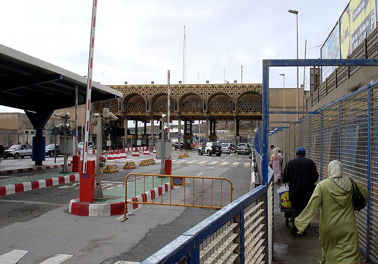 Angesichts neuer Aufrufe in sozialen Netzwerken zu einem möglichen Massenansturm auf die spanische Exklave Ceuta am 15. August fordert Österreich Spanien zu einer weiteren Verschärfung des Grenzschutzes auf.