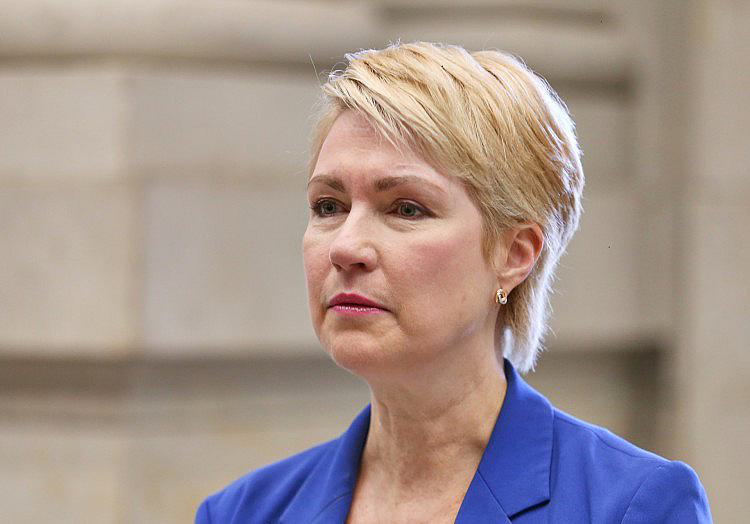 Die Ministerpräsidentin von Mecklenburg-Vorpommern, Manuela Schwesig (SPD), hat im Streit um die Rentenreform von der Bundesregierung Vorab-Gespräche verlangt.
