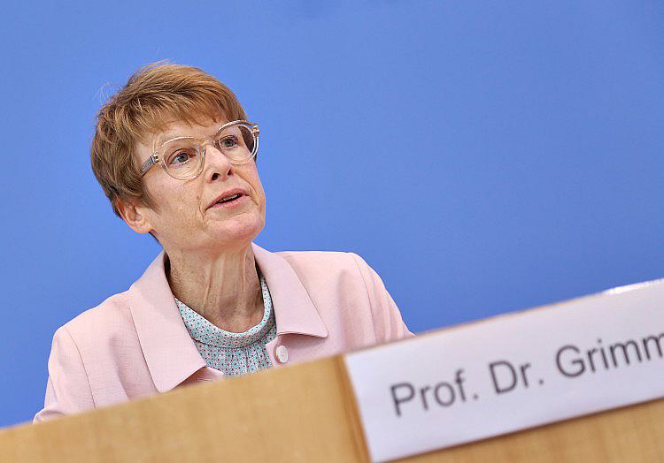 Die Wirtschaftsweise Veronika Grimm hat mit Unverständnis auf die Debatte über eine Beibehaltung der Rente mit 63 reagiert.