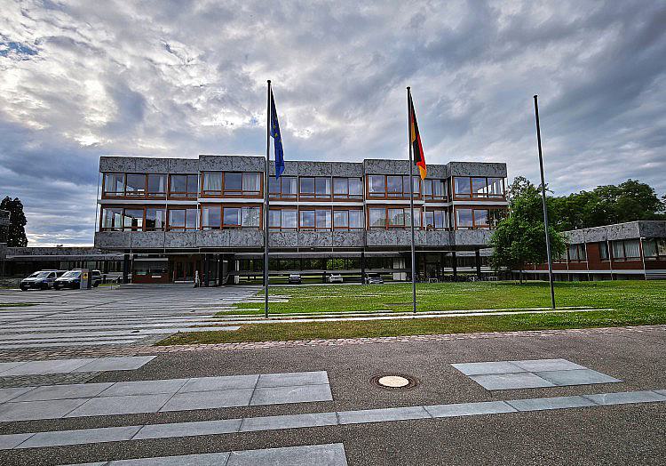 Das Bundesverfassungsgericht hat am Donnerstag eine Wahlprüfungsbeschwerde zur Bundestagswahl 2025 verworfen.