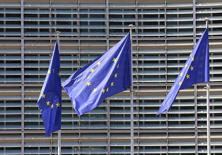Angesichts mehrerer Hunderttausend russischer Touristen in der Europäischen Union fordern EU-Abgeordnete von Brüssel schnelle Gegenmaßnahmen.