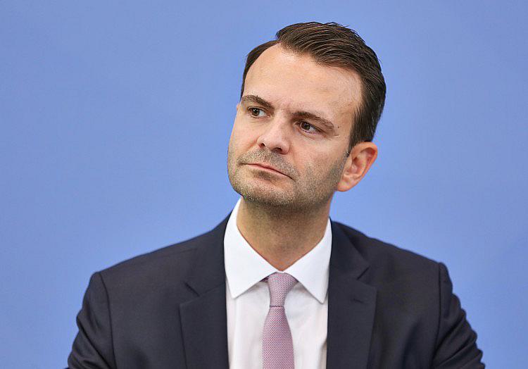 Der CSU-Politiker Florian Dorn warnt davor, die "Rente mit 63" entgegen der Empfehlung der Rentenkommission beizubehalten.