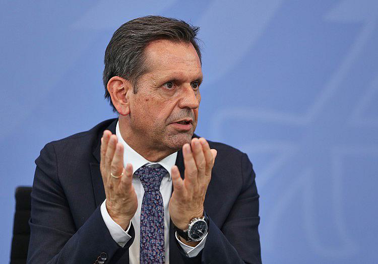 Der niedersächsische Ministerpräsident Olaf Lies (SPD) spricht sich für eine Beibehaltung der Rente mit 63 aus.