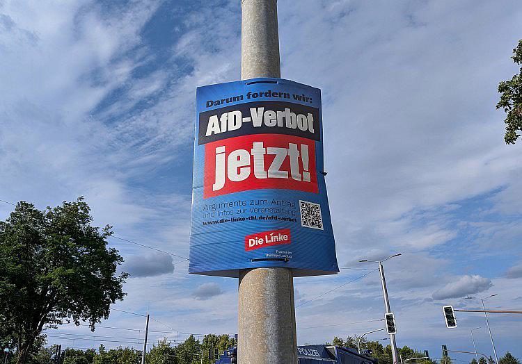 SPD-Parteichef Lars Klingbeil hat sich in ungewöhnlich deutlichen Worten für den Erhalt der "Brandmauer" und die Prüfung eines Parteiverbots der AfD ausgesprochen.
