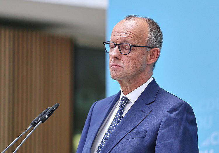 In der CDU wächst der Unmut über Kanzler und Parteichef Friedrich Merz. Das berichtet der "Spiegel" unter Berufung auf Gespräche mit Kommunalpolitikern und Parteifunktionären.