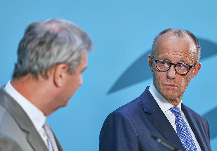 CDU/CSU verlieren auch in der vom Institut Infratest gemessenen Wählerabsicht an Zustimmung - während die AfD weiter zulegt.