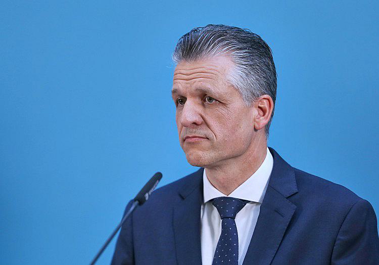 Im Streit um die Zukunft der Rente mit 63 nimmt Unionsfraktionschef Thorsten Frei (CDU) nun auch Bundesarbeitsministerin Bärbel Bas (SPD) in die Pflicht.