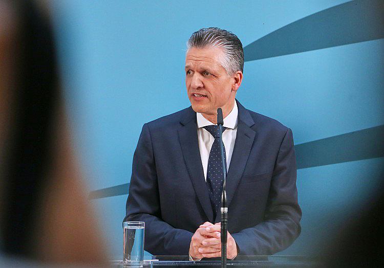 Der neue Vorsitzende der CDU/CSU-Fraktion im Bundestag, Thorsten Frei, bestätigt, dass es Pläne innerhalb der Bundesregierung für einen neuen Zivildienst gibt.