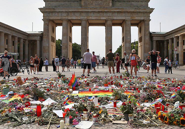 Nach dem Anschlag auf den Christopher Street Day (CSD) in Berlin tagt am Dienstag der Innenausschuss.