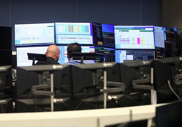 Am Dienstag hat der Dax zugelegt. Zum Xetra-Handelsschluss wurde der Index mit 26.202 Punkten berechnet, ein Plus in Höhe von 0,8 Prozent im Vergleich zum Vortagesschluss.
