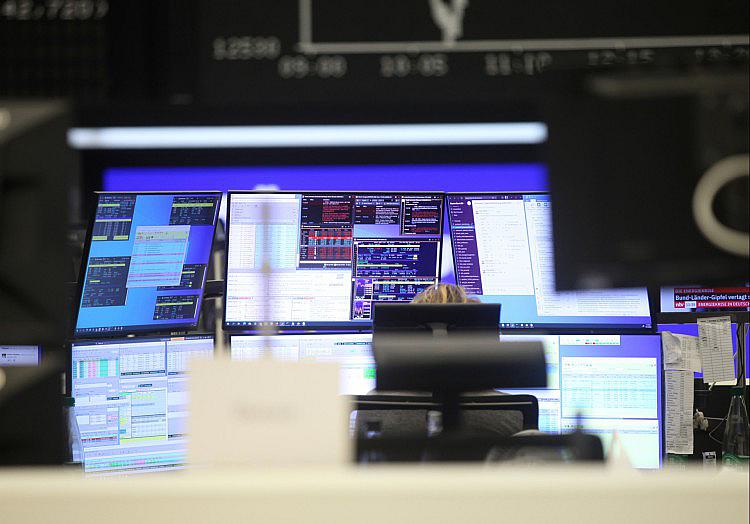 Der Dax hat am Mittwoch bei seiner Rekordjagd bis zum Mittag an Schwung eingebüßt und sich wieder auf das Vortagesniveau zurückbegeben.