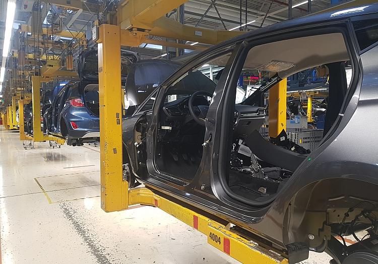 Die Beschäftigten im Kfz-Handwerk in Niedersachsen und Sachsen-Anhalt bekommen seit dem 1. August 3,3 Prozent mehr Geld.
