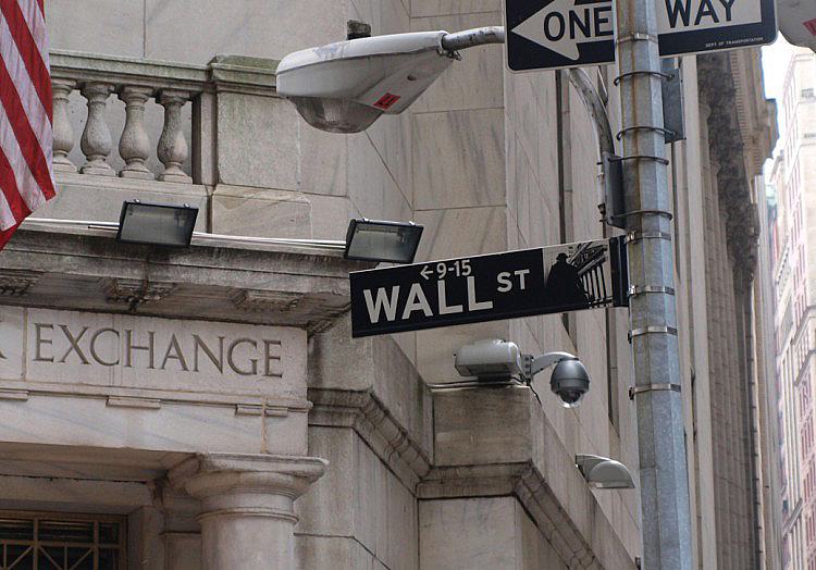 Die US-Börsen haben am Montag kräftig zugelegt. Zu Handelsende in New York wurde der Dow mit 53.178 Punkten berechnet, ein Plus in Höhe von 1,3 Prozent im Vergleich zum vorherigen Handelstag.