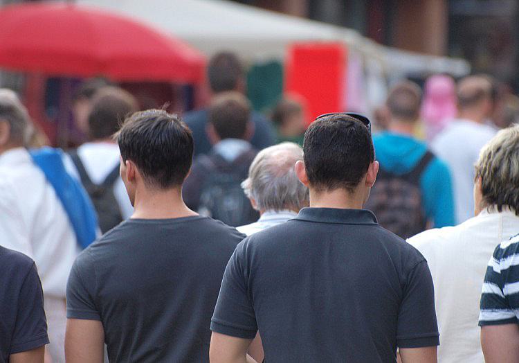Immer mehr Männer in Deutschland haben keine Kinder. Das zeigen Zahlen des GESIS-Leibniz-Instituts für Sozialwissenschaften, über die die "Frankfurter Allgemeine Sonntagszeitung" berichtet.