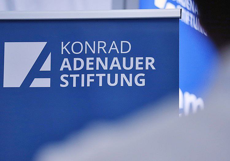 Die CDU-nahe Konrad-Adenauer-Stiftung (KAS) hat davor gewarnt, die internationale Entwicklungszusammenarbeit infrage zu stellen.