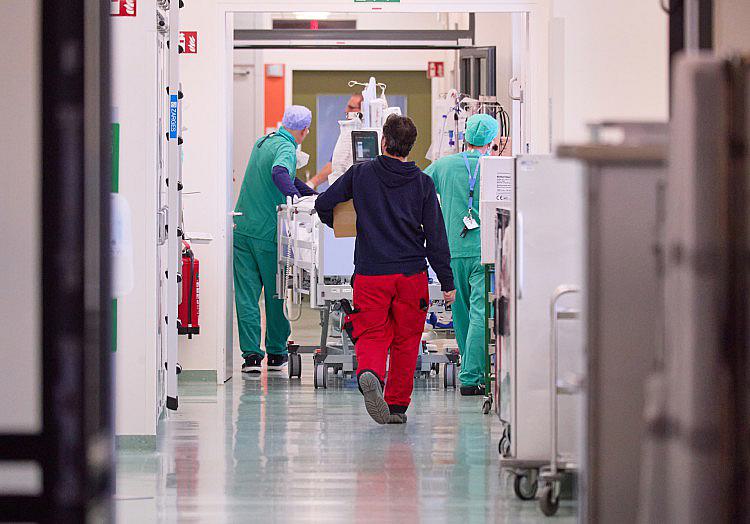 Umfrage: Mehrheit will Kühltechnik für Kliniken und Pflegeheime