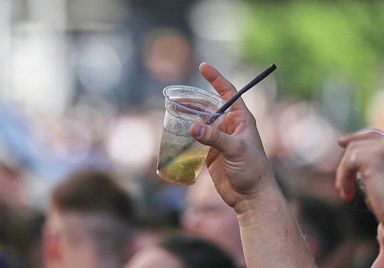Loveparade-Mitgründer Dr. Motte hat den Einfluss von Alkohol in der Gesellschaft sowie in der Clubkultur scharf verurteilt.