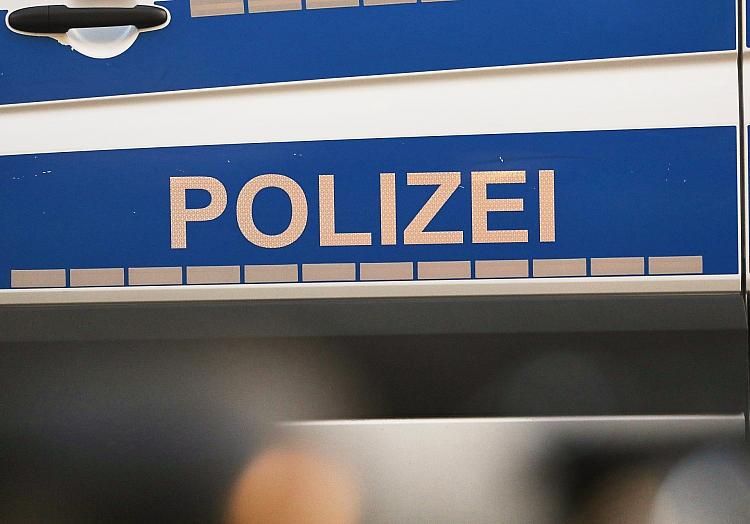 Bei einem schweren Verkehrsunfall auf der Garreler Straße (L871) im Großenkneter Ortsteil Bissel sind am Donnerstag drei Menschen verletzt worden, einer davon lebensgefährlich.
