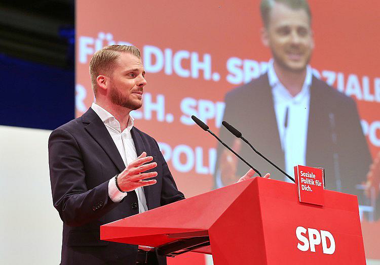 SPD-Generalsekretär Tim Klüssendorf hat nach den Forderungen der Parteibasis nach einem Kurswechsel eine klarere Positionierung in Kernfragen zugesagt.