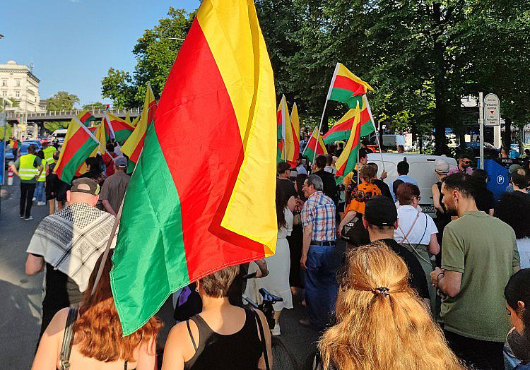 Bundestagsvizepräsident Bodo Ramelow (Linke) fordert mit Blick auf den Friedensprozess zwischen der Türkei und der kurdischen PKK weitgehende Amnestieregelungen für kurdische Aktivisten in Deutschland.
