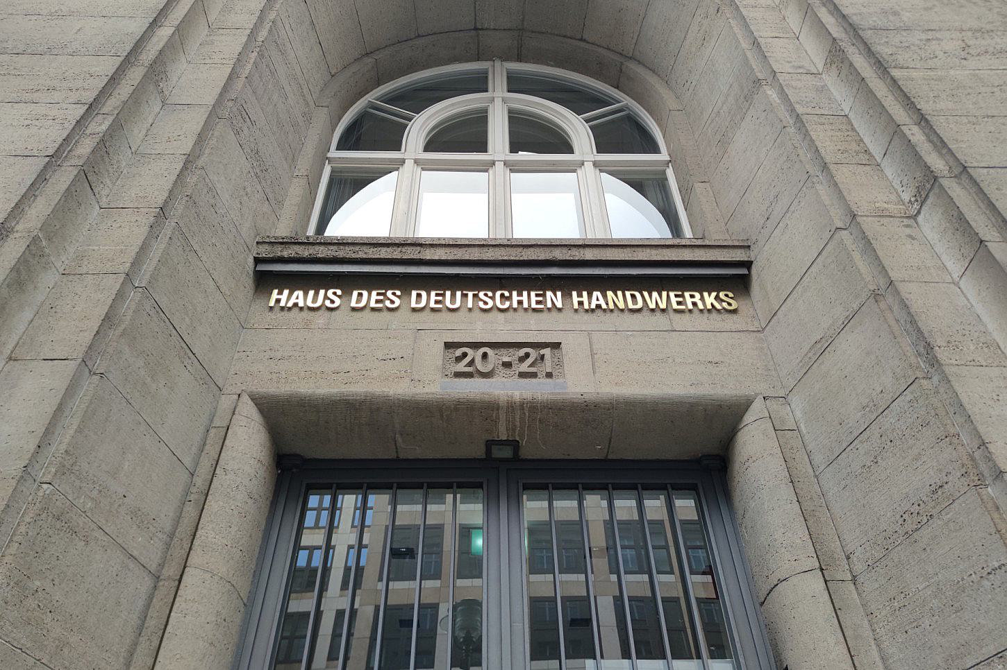 Handwerksverband drängt auf Senkung der Lohnnebenkosten