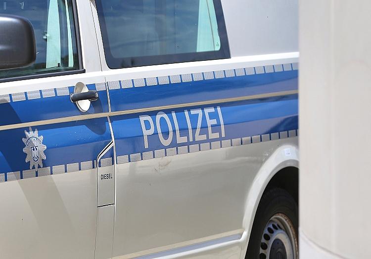 Ein 61 Jahre alter Motorradfahrer ist am Sonntag bei einem Wildunfall auf der B 442 bei Bad Münder schwer verletzt worden.
