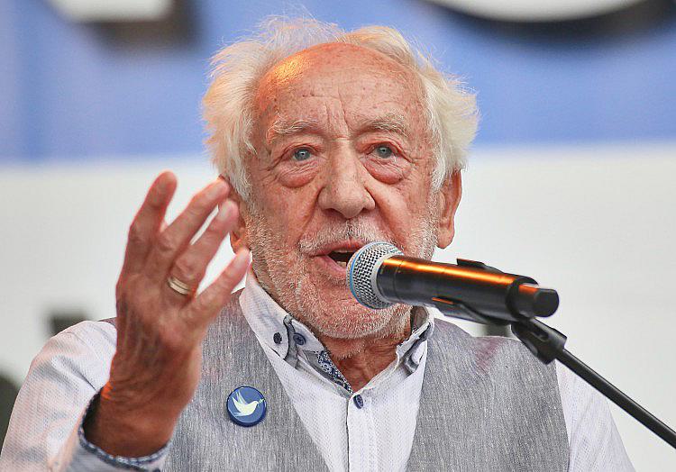 Sachsen-Anhalts Ministerpräsident Sven Schulze (CDU) hat sich gegen parteiinterne Kritik an seinen Auftritten mit dem Schauspieler und Kabarettist Dieter Hallervorden verteidigt.